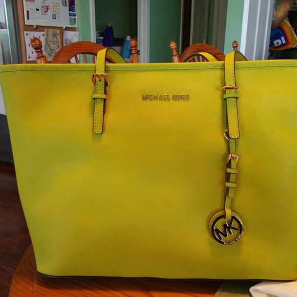 Michael Kors Jet Set Travel discontinued L Tote. - Picture 5 of 7